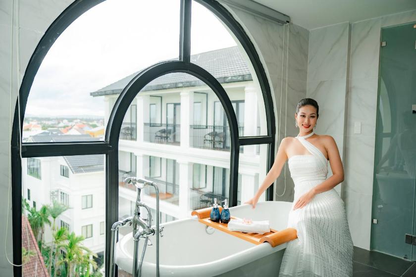 Suite Shining Nhìn Ra Sông 