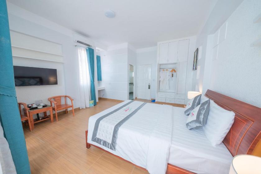 Phòng Deluxe Giường Đôi Có Ban Công