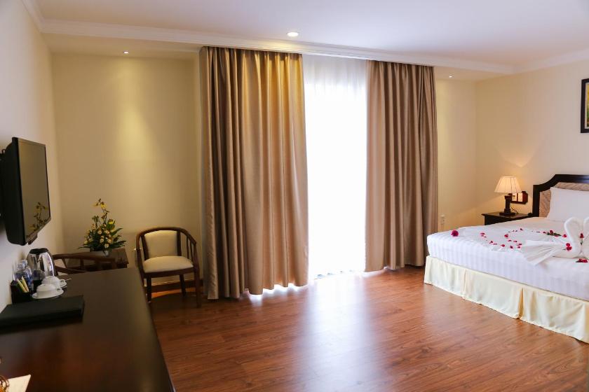 Phòng Deluxe Giường Đôi Có Ban Công Phòng Deluxe Giường Đôi Có Ban Công