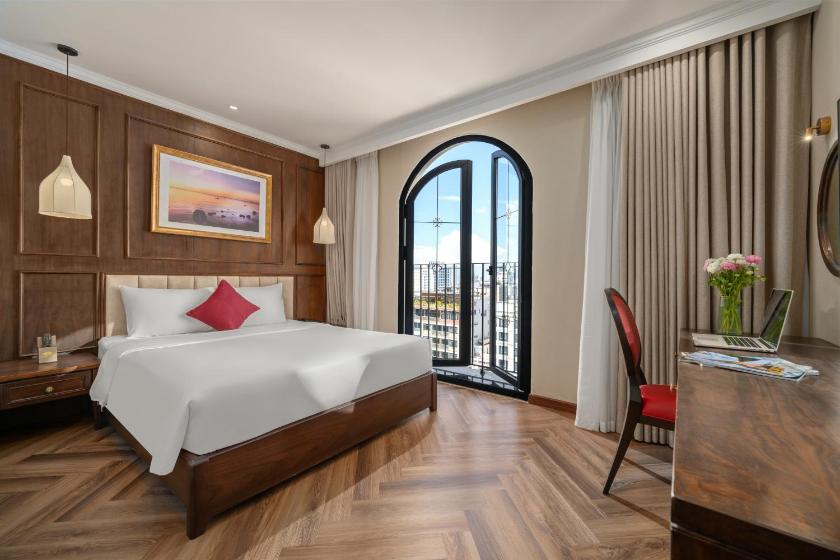 Phòng Superior Giường Đôi Có Ban Công Nhìn Ra Thành Phố (Bao Gồm Trà Chiều)