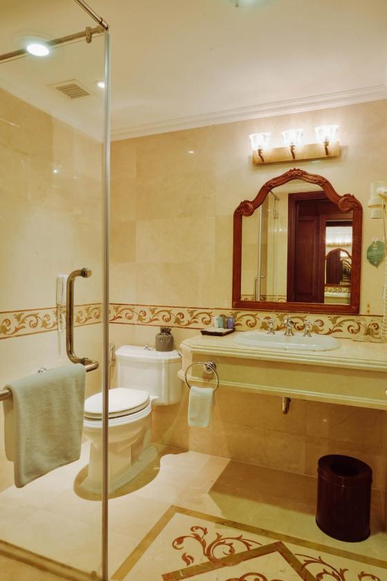 Phòng Senior Deluxe Có Giường Cỡ King Nhìn Ra Thành Phố Hoặc Sông Phòng Senior Deluxe Có Giường Cỡ King Nhìn Ra Thành Phố Hoặc Sông