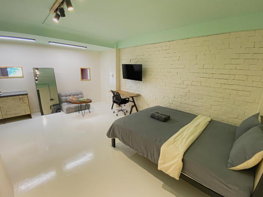 Studio Deluxe Studio Deluxe