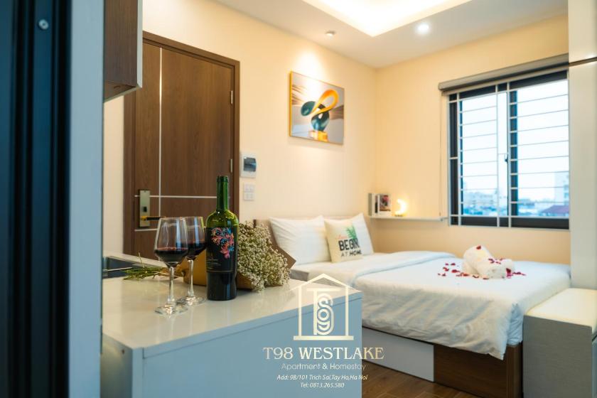 Studio Nhìn ra hồ