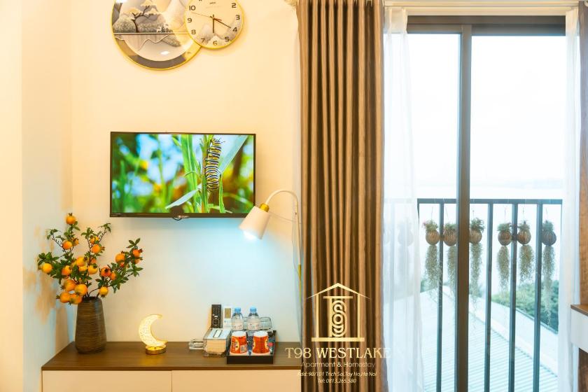 Studio Nhìn ra hồ