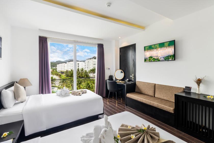 Phòng Premier 2 Giường Đơn Nhìn ra Sông và Hồ bơi Phòng Premier 2 Giường Đơn Nhìn ra Sông và Hồ bơi