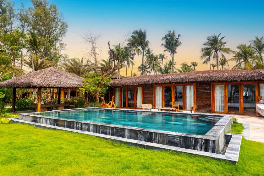 Biệt Thự 3 Phòng Ngủ Nhìn Ra Vịnh Ông Lang