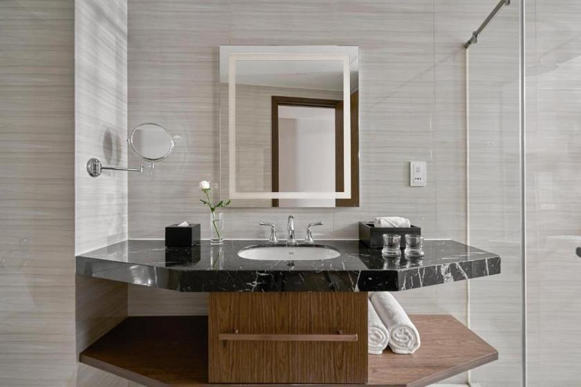 Phòng có giường cỡ King nhìn ra cảnh núi non Phòng có giường cỡ King nhìn ra cảnh núi non