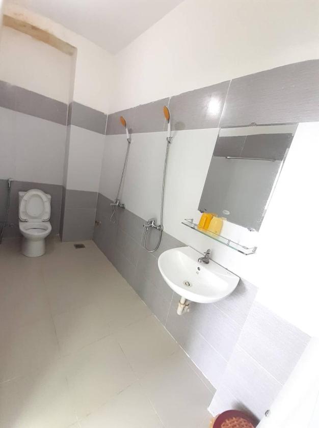 Phòng ngủ Tập thể 8 Giường cho cả Nam và Nữ