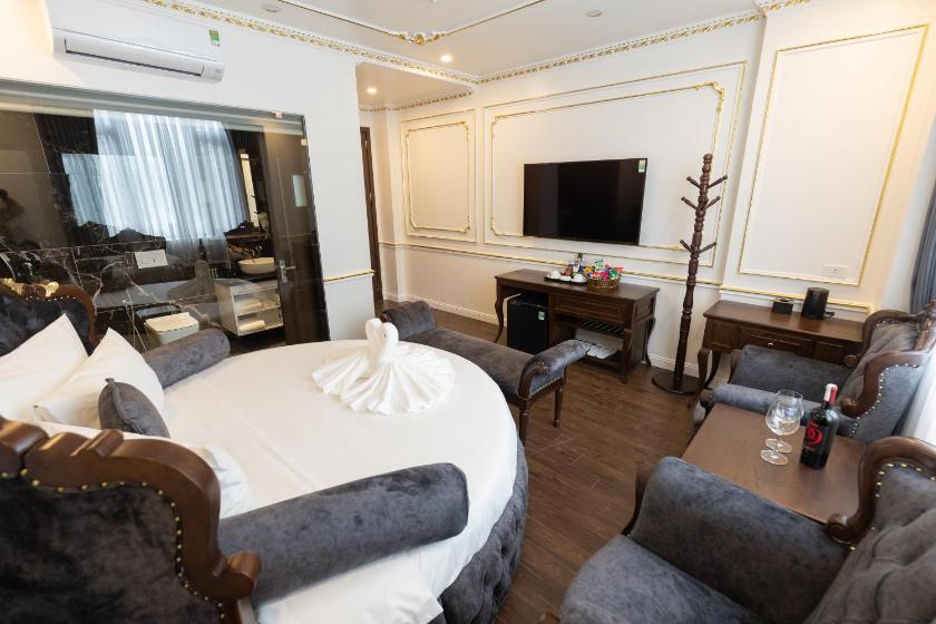 Phòng Deluxe (2 Người lớn + 1 Trẻ em)