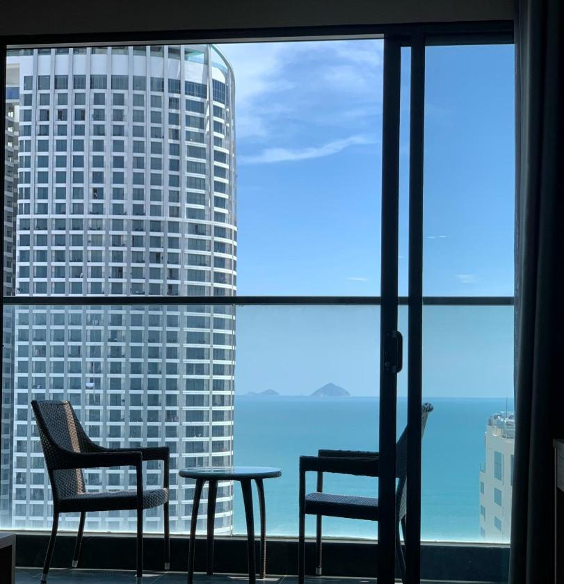 Phòng Gia Đình Nhìn Ra Biển Từ Phía Bên Cạnh Phòng Gia Đình Nhìn Ra Biển Từ Phía Bên Cạnh