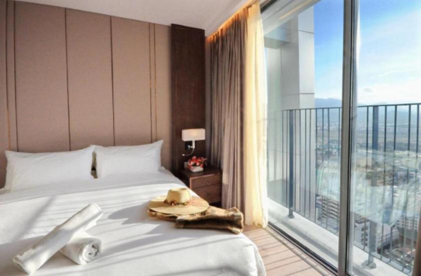 Phòng Deluxe Giường Đôi Nhìn Ra Biển Từ Phía Bên Cạnh