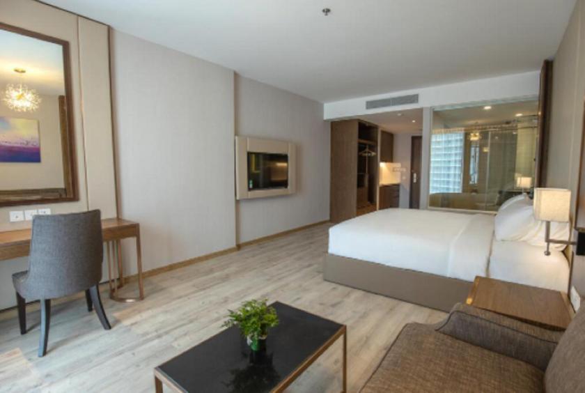 Phòng Deluxe Giường Đôi Nhìn Ra Biển Từ Phía Bên Cạnh