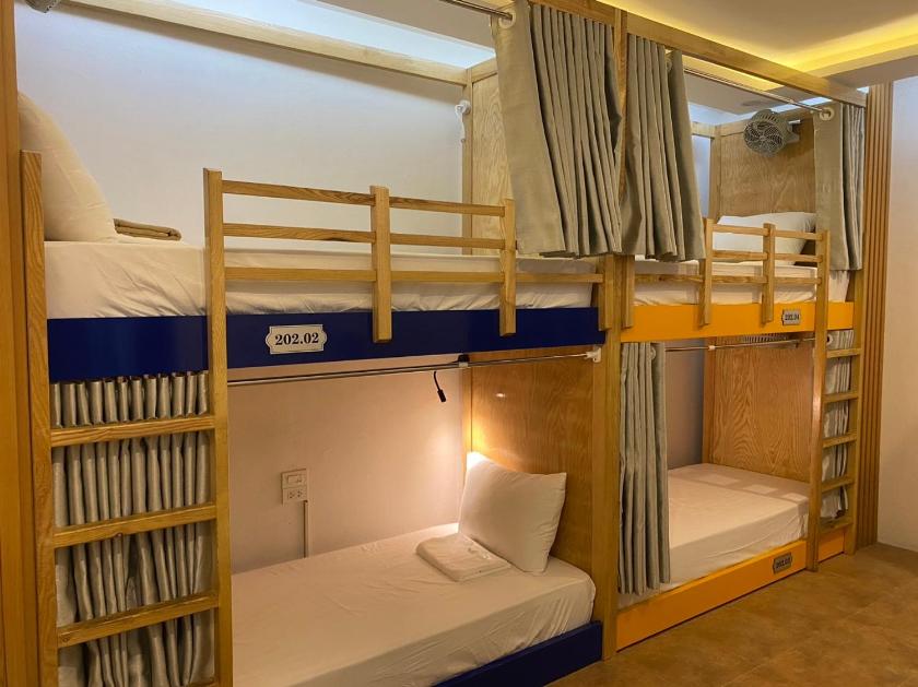 Giường Tầng Trong Phòng Ngủ Tập Thể Cho Nam Và Nữ