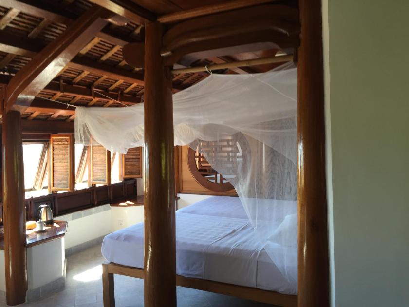 Phòng Giường Đôi Nhìn ra Biển - Phong cách Huế Cổ