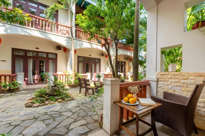 Phòng 3 Người Nhìn Ra Vườn