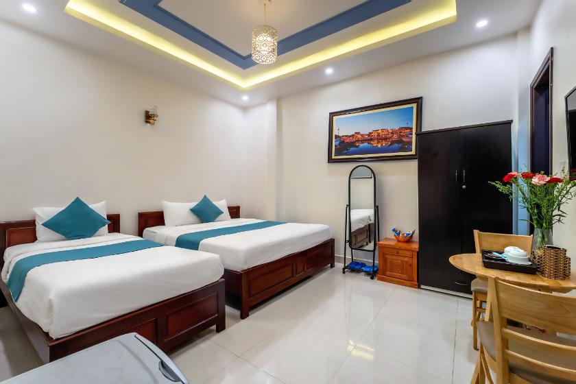 Phòng Deluxe (2 Người lớn + 1 Trẻ em) Phòng Deluxe (2 Người lớn + 1 Trẻ em)