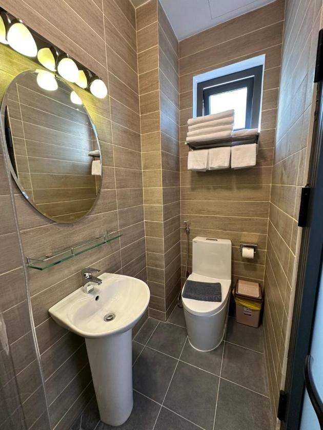 Phòng Deluxe Giường Đôi Có Ban Công