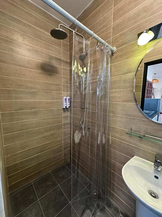 Phòng Deluxe Giường Đôi Có Ban Công