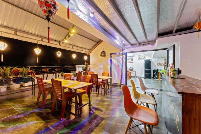 Giường Đơn Trong Phòng Nghỉ Tập Thể Cho Cả Nam Và Nữ Giường Đơn Trong Phòng Nghỉ Tập Thể Cho Cả Nam Và Nữ