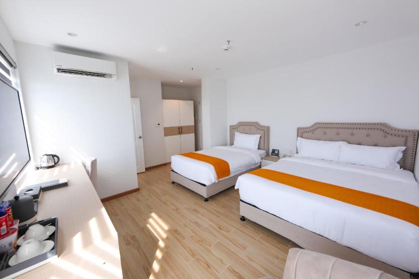 Phòng 3 Người Nhìn Ra Thành Phố