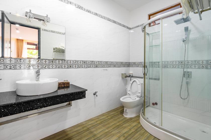 Phòng Deluxe Giường Đôi Có Ban Công