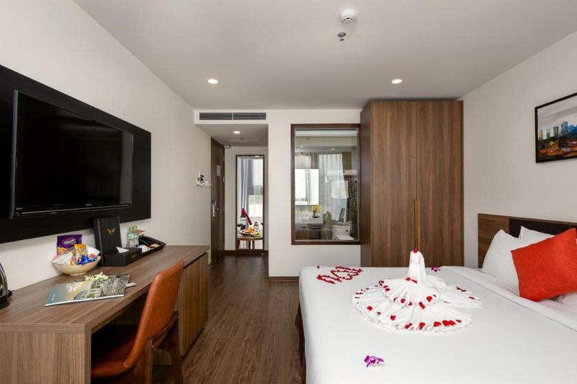 Suite Có Bồn Tắm Và Tầm Nhìn Ra Cảnh Thành Phố Suite Có Bồn Tắm Và Tầm Nhìn Ra Cảnh Thành Phố