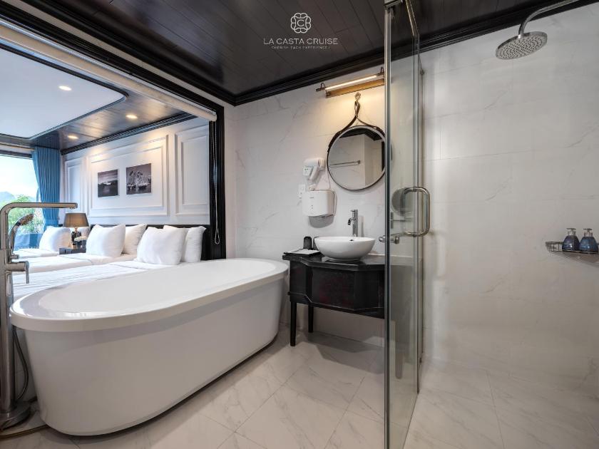 Suite 3 Người Nhìn Ra Biển Có Ban Công Riêng - 2 Ngày 1 Đêm Suite 3 Người Nhìn Ra Biển Có Ban Công Riêng - 2 Ngày 1 Đêm