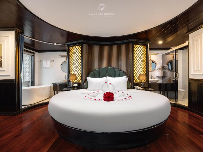 Suite có giường cỡ King với ban công Suite có giường cỡ King với ban công