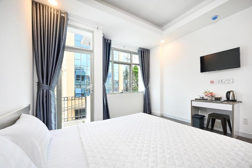 Phòng Deluxe Giường Đôi Nhìn Ra Thành Phố