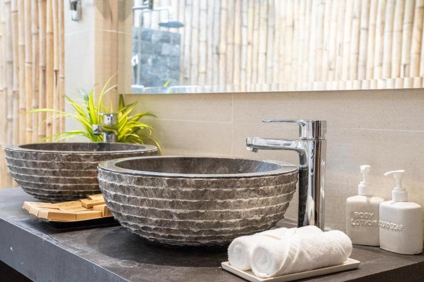 Seaview Bungalow with King Bed