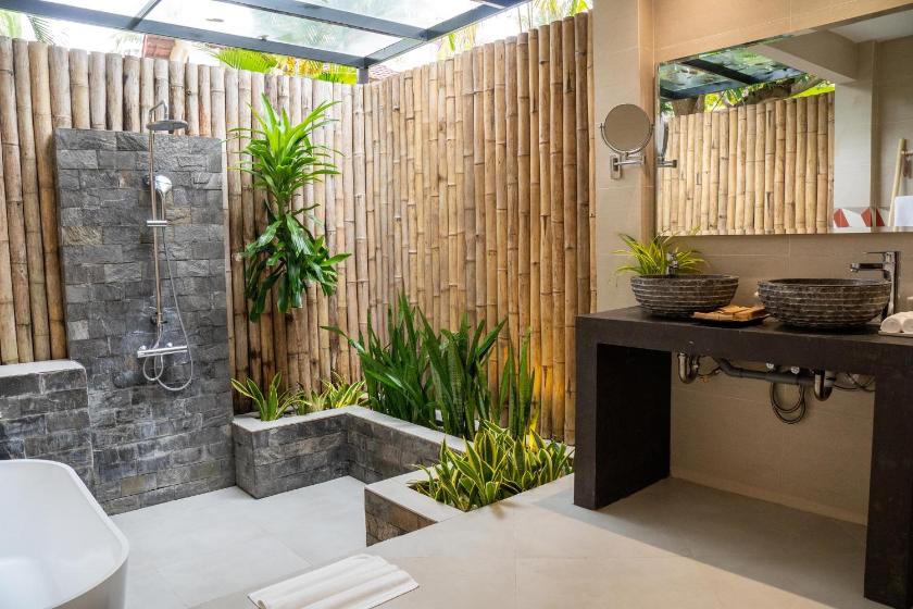 Seaview Bungalow with King Bed