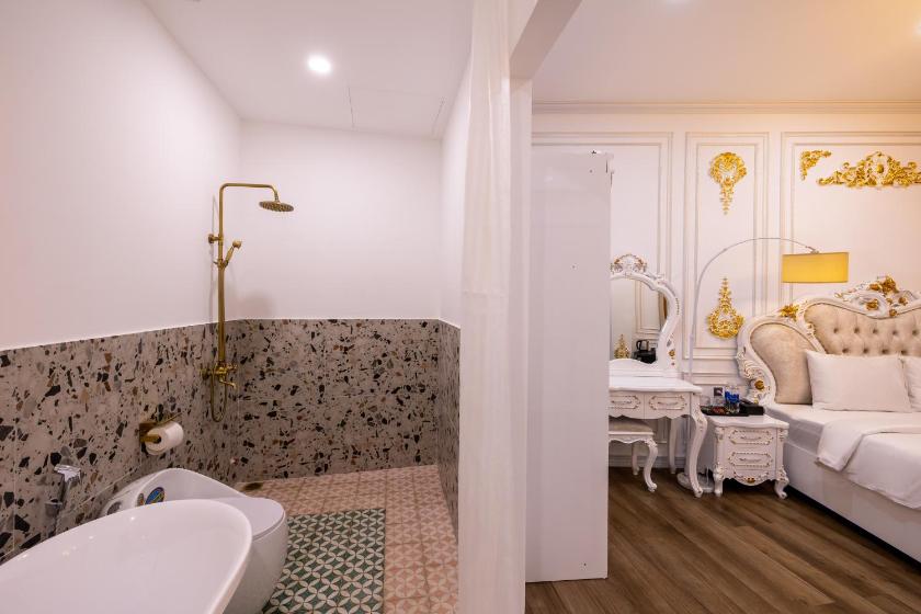 Phòng Deluxe Giường Đôi Có Ban Công