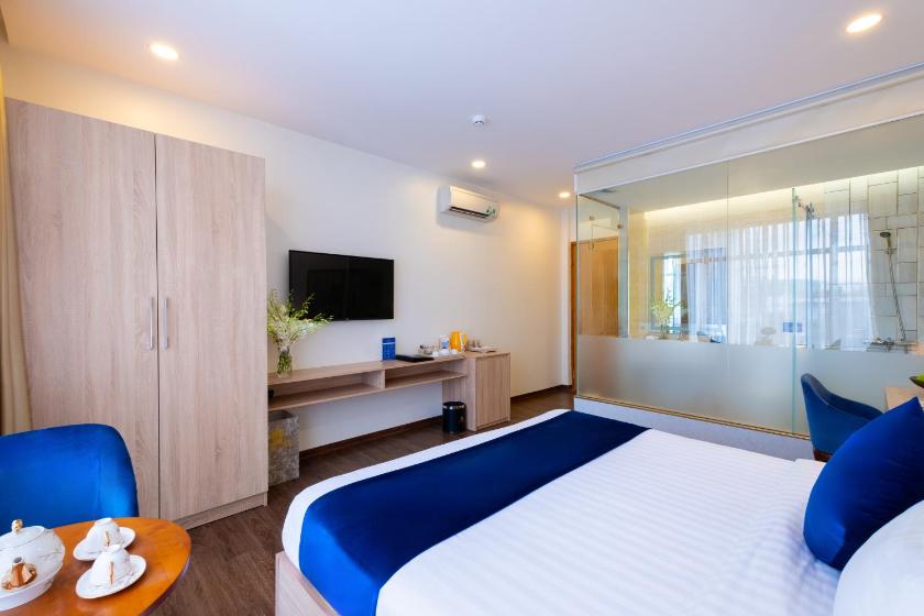 Phòng Deluxe (2 Người lớn + 1 Trẻ em) Phòng Deluxe (2 Người lớn + 1 Trẻ em)