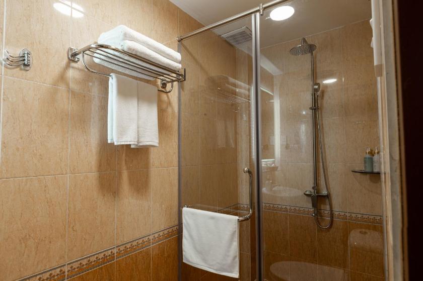 Phòng Giường Đôi Hạng Tiết Kiệm