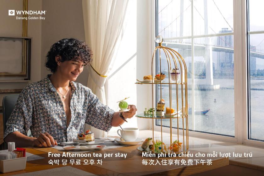 Phòng Deluxe Golden Bay Có Giường Cỡ King Với Ban Công Và Tầm Nhìn Ra Vịnh