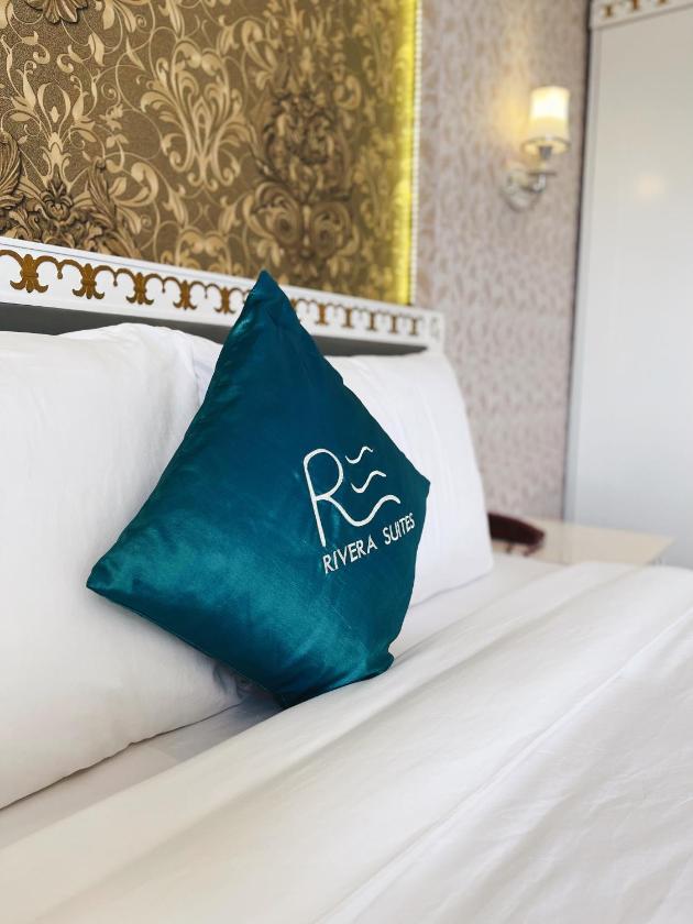 Suite có giường cỡ King với ban công