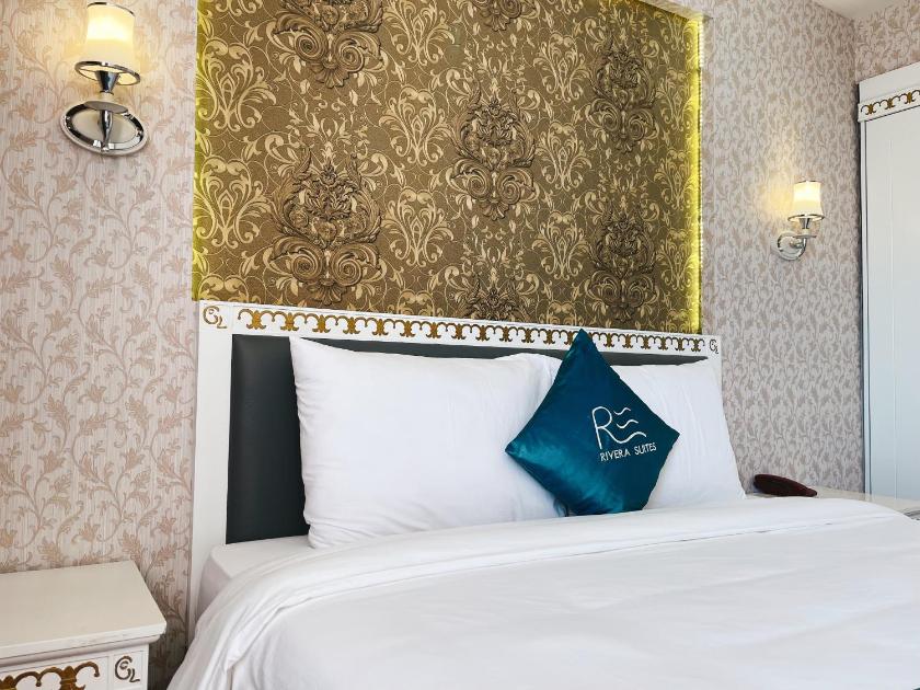 Suite có giường cỡ King với ban công