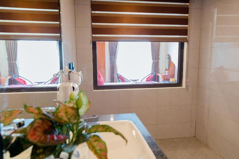 Phòng Deluxe Giường Đôi Có Ban Công