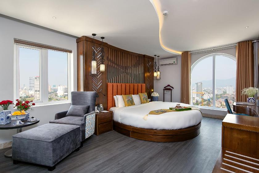 Suite Nhìn Ra Thành Phố