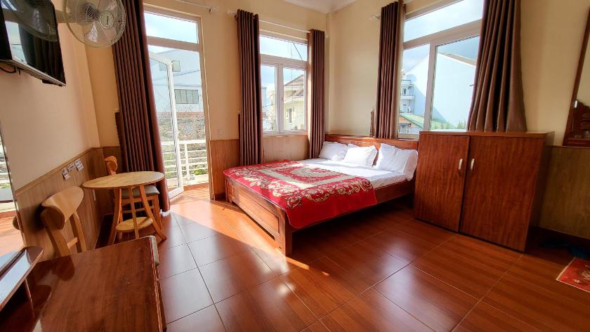 Phòng cho 3 người có Ban Công Phòng cho 3 người có Ban Công