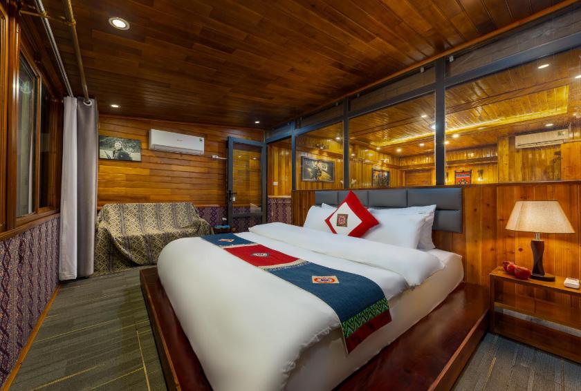 Suite nhìn ra núi