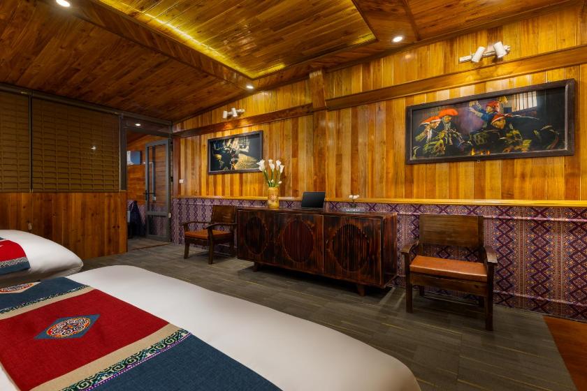 Suite nhìn ra núi