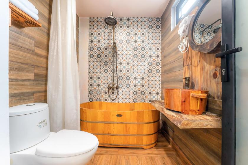 Phòng Deluxe Giường Đôi Có Bồn Tắm Phòng Deluxe Giường Đôi Có Bồn Tắm