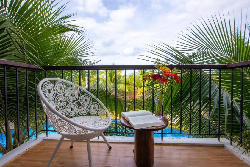 Phòng Deluxe Giường Đôi/2 Giường Đơn Nhìn Ra Hồ Bơi