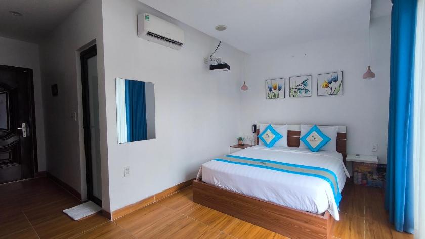 Phòng Deluxe Giường Đôi Có Ban Công Phòng Deluxe Giường Đôi Có Ban Công