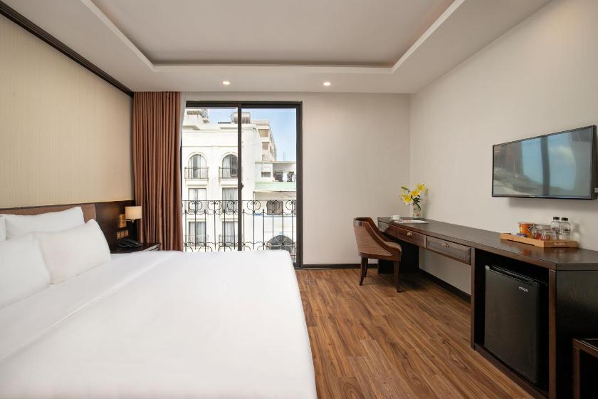 Phòng Executive Giường Đôi Có Ban Công Nhìn Ra Thành Phố