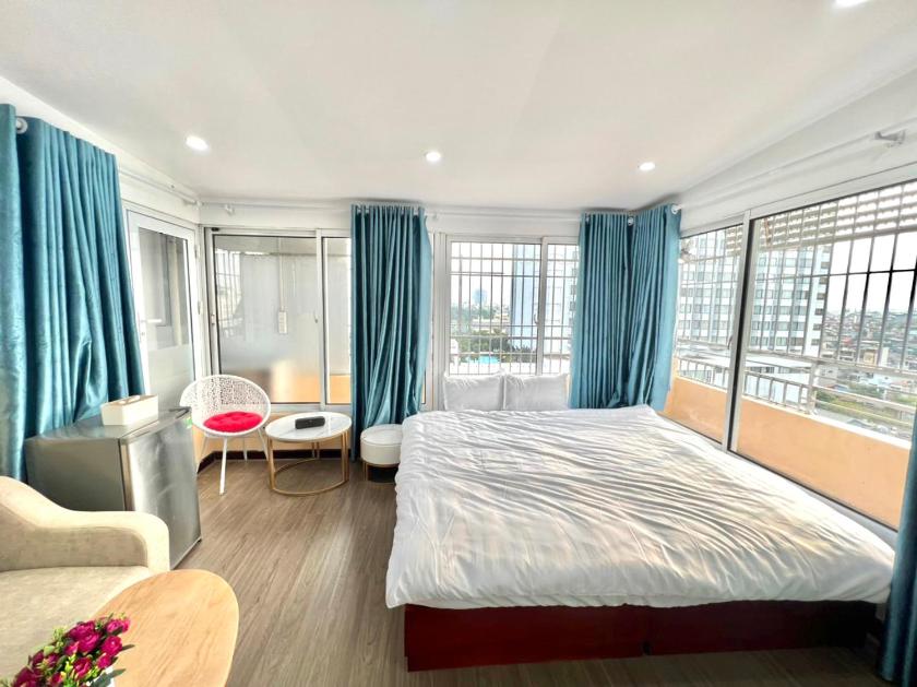 Phòng Deluxe Giường Đôi Có Ban Công