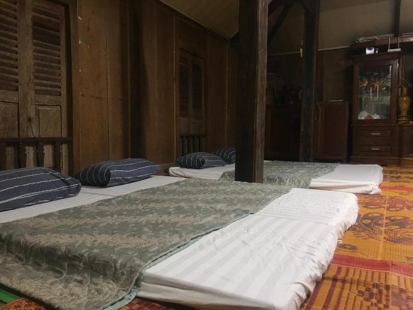 Giường Đơn Trong Phòng Nghỉ Tập Thể Cho Cả Nam Và Nữ