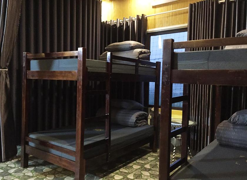 Phòng Ngủ Tập Thể 4 Giường Cho Cả Nam Và Nữ 