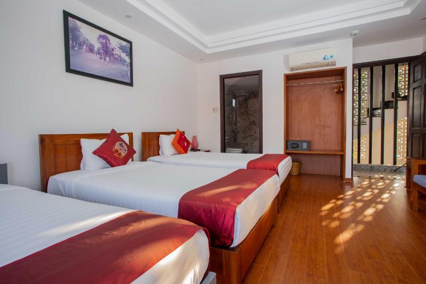 Phòng cho 3 người có Ban Công Phòng cho 3 người có Ban Công